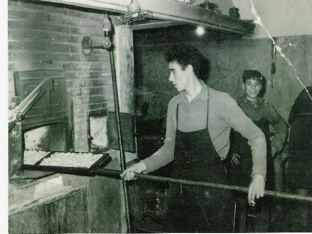 empleado-cociendo-mazapan