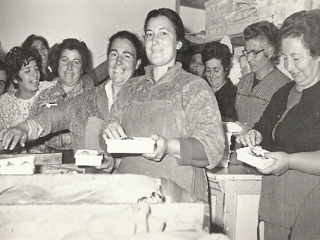 trabajadoras-embasando-mazapan